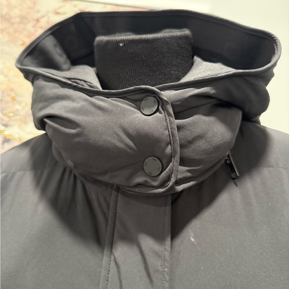 ALO Yoga Black Puffer Coat - Picture 2 of 14